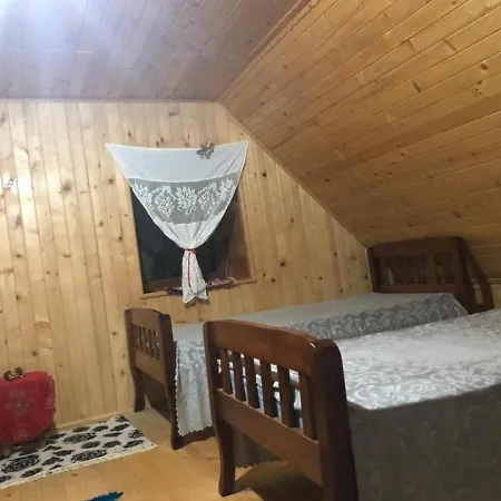 Hostel Kukaj فالبني