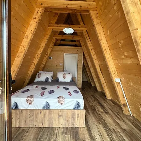 Hostel Kukaj فندق مبيت وإفطار فالبني