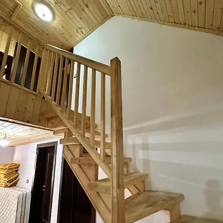 Hostel Kukaj *